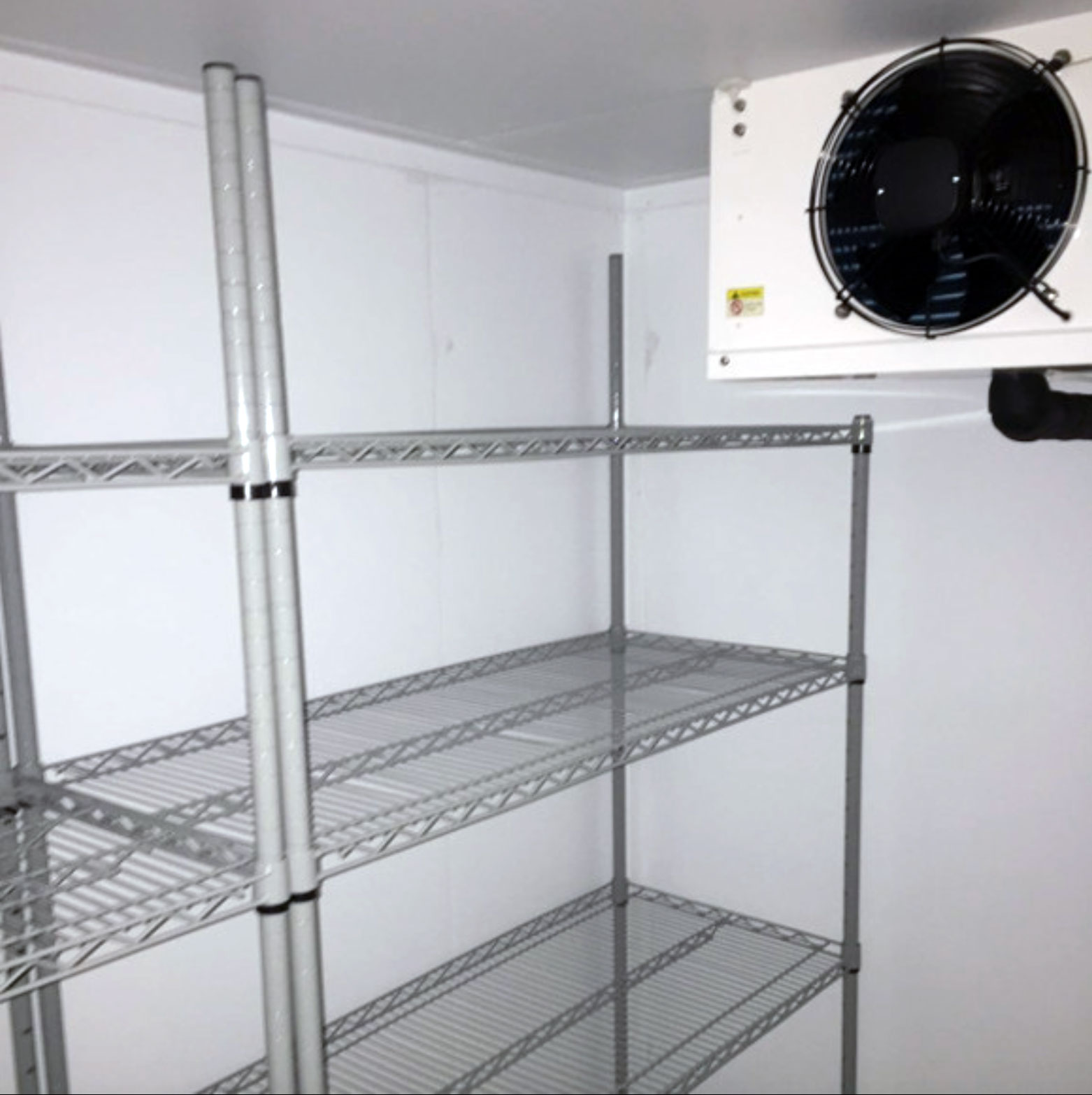 4 Tier Cold Room Wire Shelving Unit (Powder Coated) and 4 Wire Shelving Posts